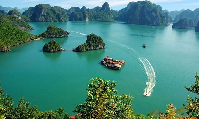Complete Vietnam Experience – Past, Present & Paradise
